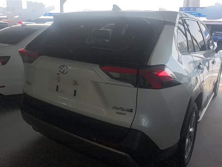 Фото 3 - Toyota RAV4