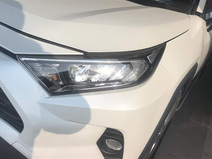 Фото 5 - Toyota RAV4
