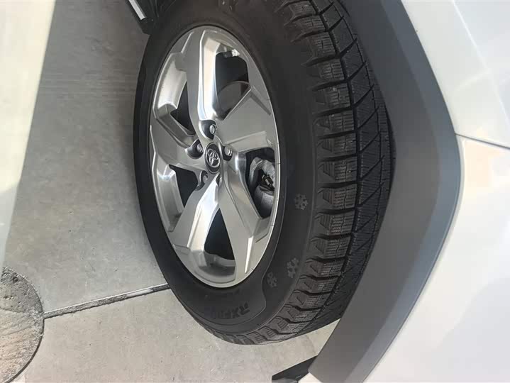 Фото 6 - Toyota RAV4