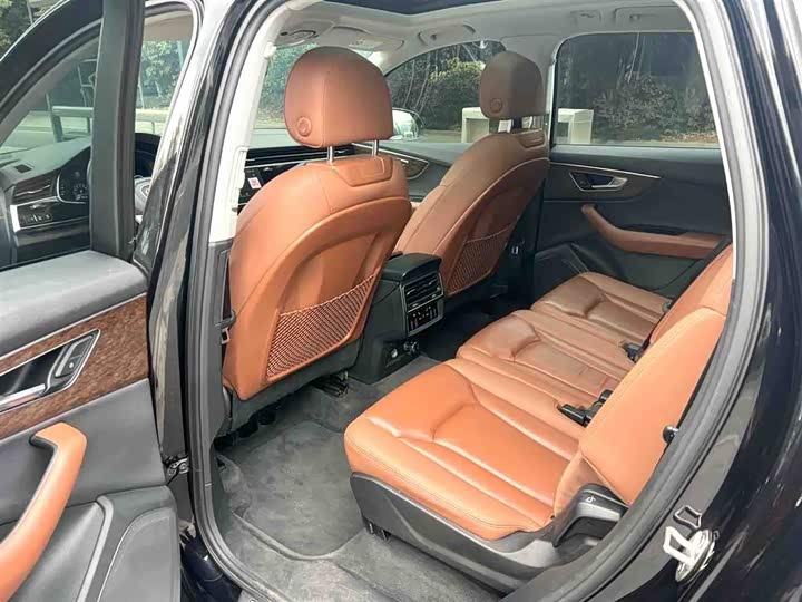 Фото 6 - Audi Q7