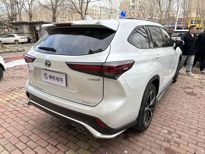 Фото 4 - Toyota Crown Kluger