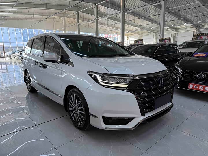 Фото 3 - Honda Elysion