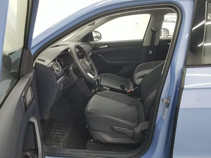 Фото 9 - Volkswagen Tharu