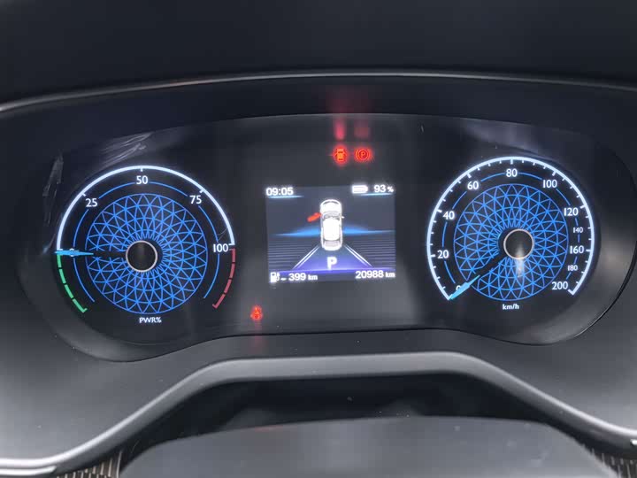 Фото 9 - Hongqi E-QM5