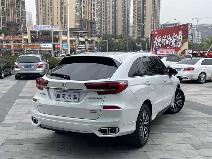 Фото 9 - Honda Avancier