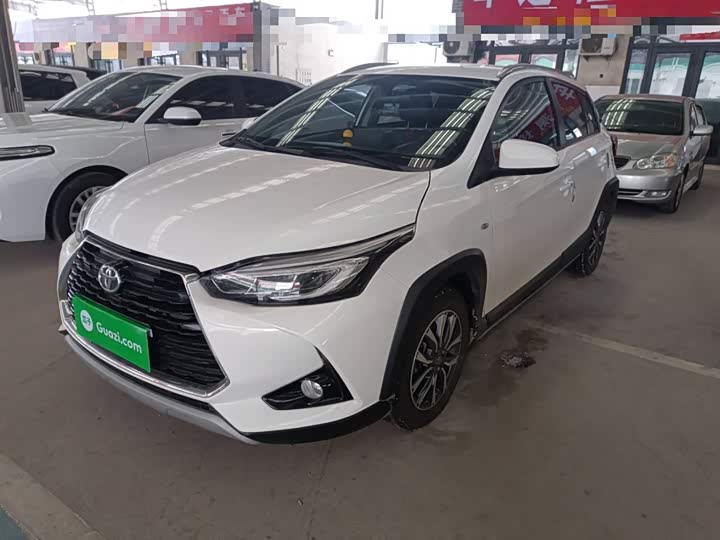 Фото 1 - Toyota Yaris L Hatchback