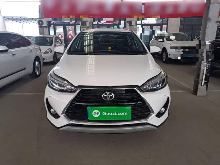 Фото 3 - Toyota Yaris L Hatchback