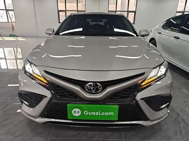 Фото 3 - Toyota Camry