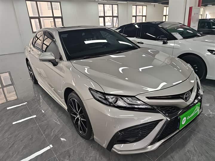 Фото 4 - Toyota Camry