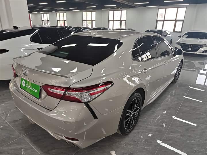 Фото 7 - Toyota Camry