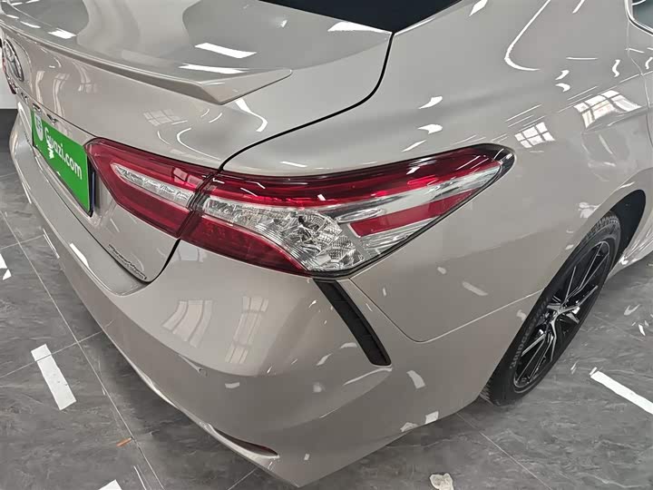 Фото 8 - Toyota Camry