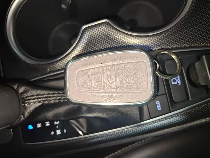 Фото 9 - Toyota Camry