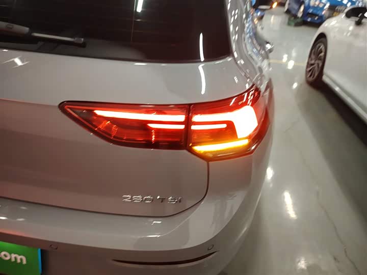 Фото 8 - Volkswagen Golf