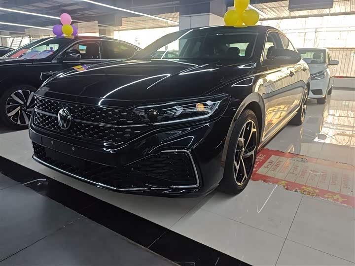 Фото 2 - Volkswagen Passat