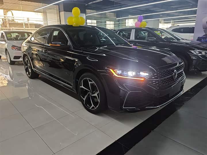 Фото 4 - Volkswagen Passat