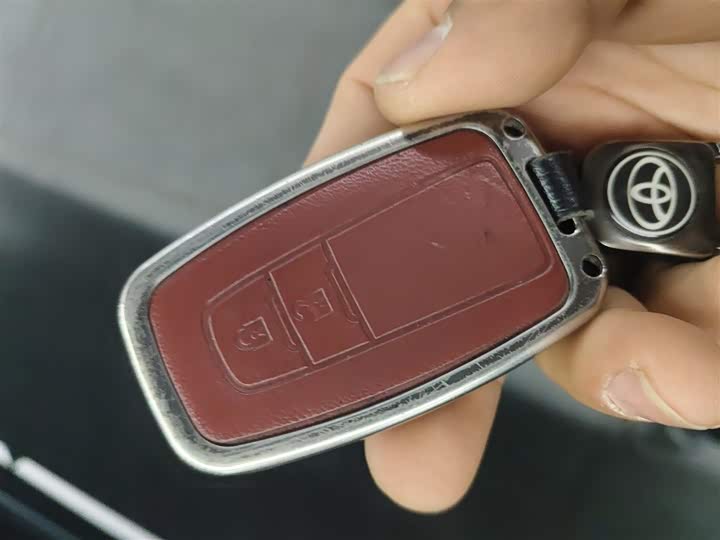 Фото 9 - Toyota Wildlander