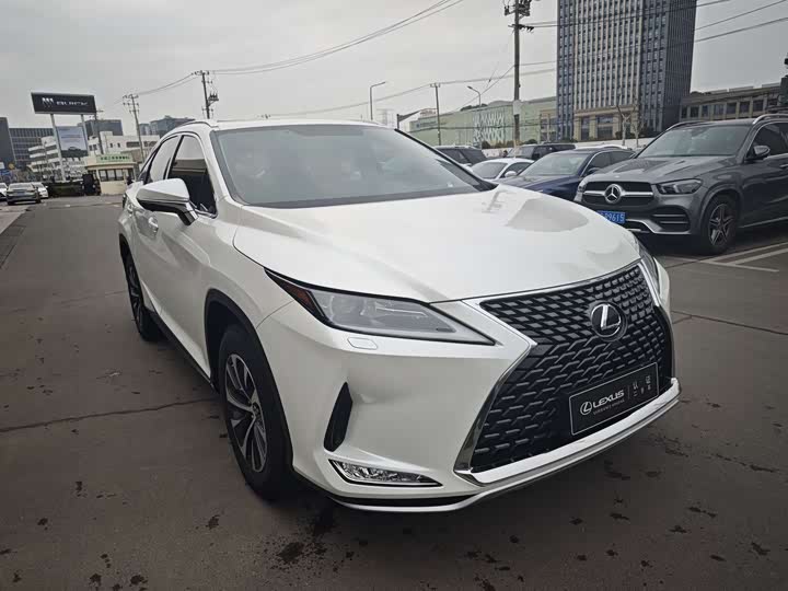Фото 4 - Lexus RX