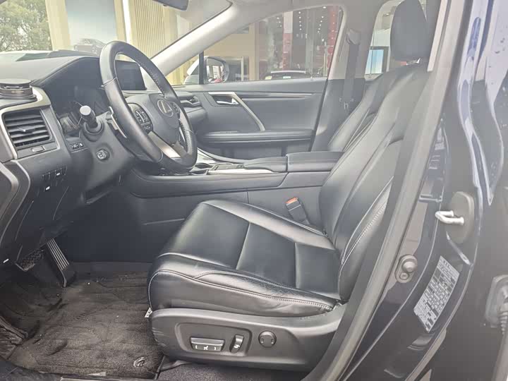 Фото 5 - Lexus RX