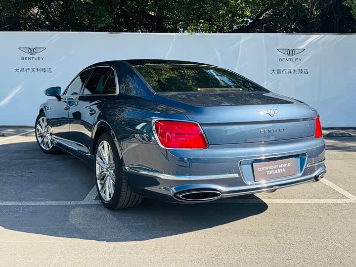 Фото 5 - Bentley Flying Spur