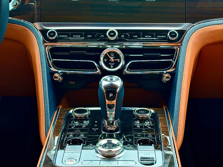 Фото 8 - Bentley Flying Spur