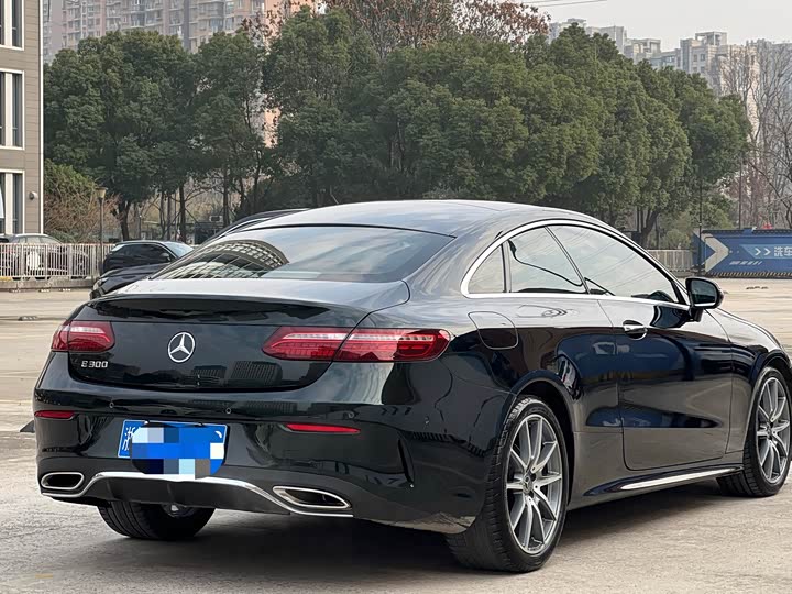 Фото 3 - Mercedes-Benz E-Class