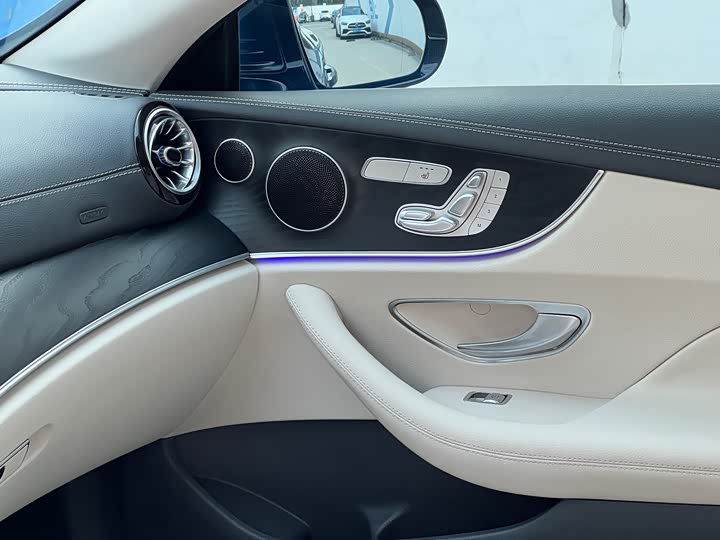 Фото 7 - Mercedes-Benz E-Class