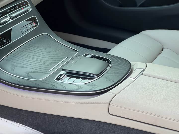 Фото 8 - Mercedes-Benz E-Class