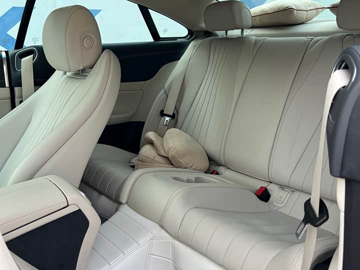 Фото 9 - Mercedes-Benz E-Class