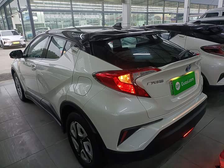 Фото 5 - Toyota C-HR EV