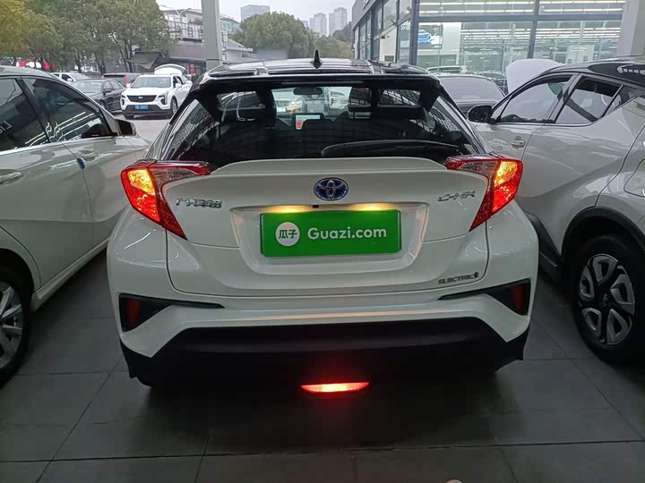 Фото 6 - Toyota C-HR EV