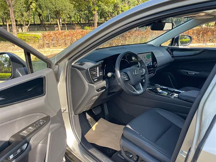 Фото 4 - Lexus NX