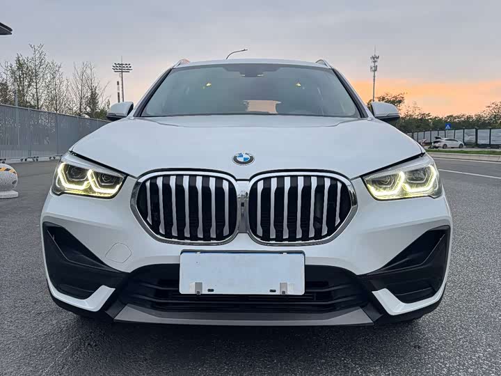 Фото 2 - BMW X1