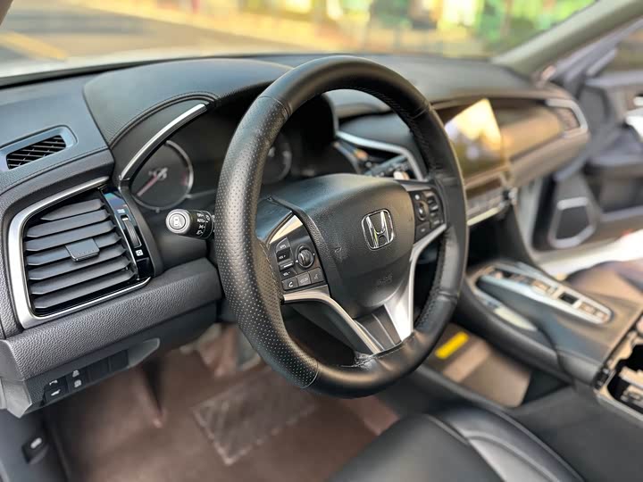 Фото 8 - Honda Avancier