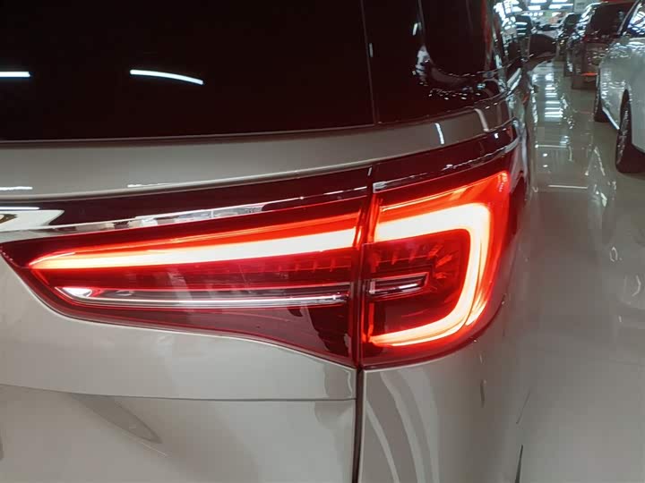 Фото 8 - Buick GL8 ES