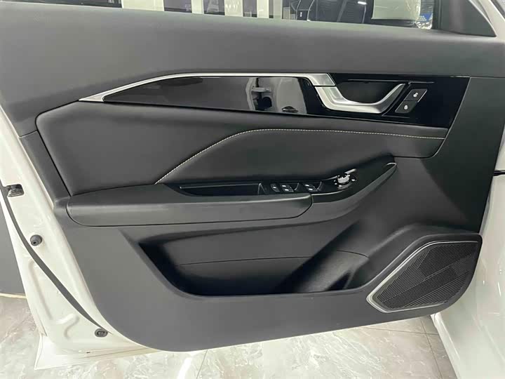 Фото 8 - Bestune B70