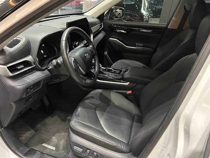 Фото 7 - Toyota Highlander