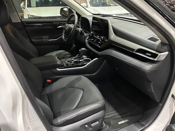 Фото 8 - Toyota Highlander