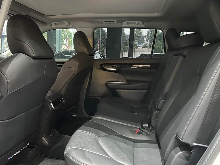 Фото 9 - Toyota Highlander