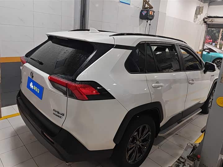 Фото 3 - Toyota RAV4