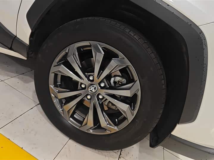 Фото 6 - Toyota RAV4