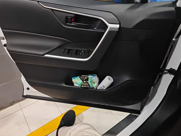 Фото 7 - Toyota RAV4