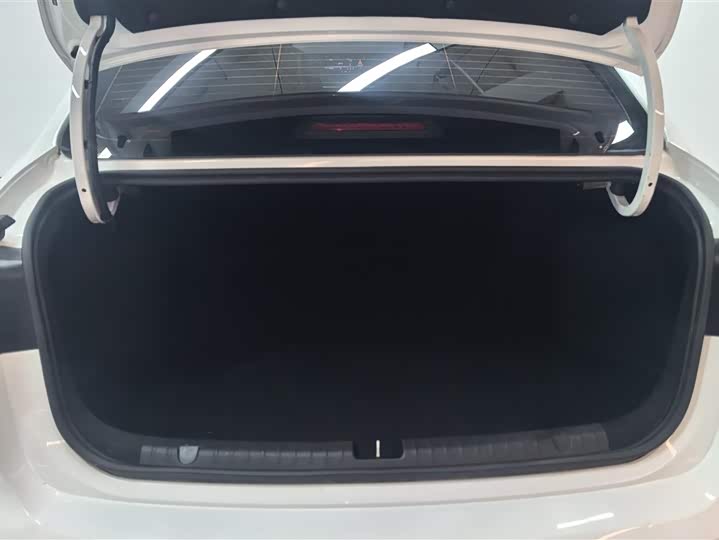 Фото 4 - Geely Emgrand