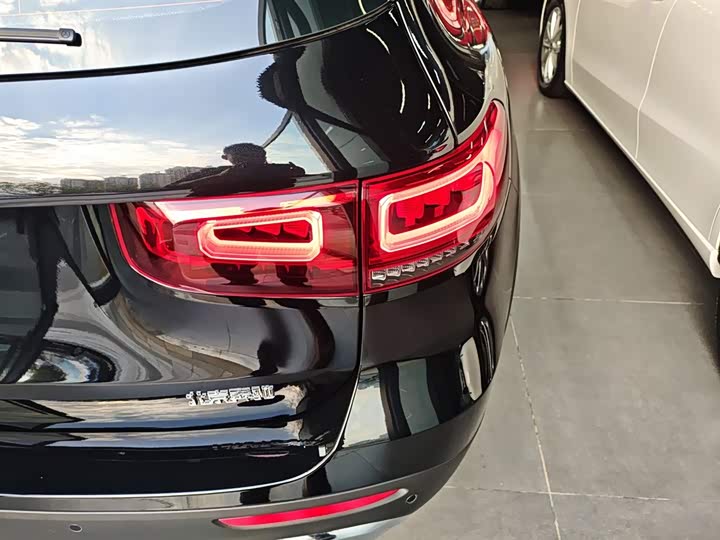 Фото 8 - Mercedes-Benz GLB-Class