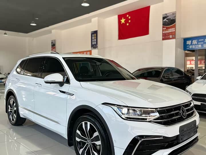 Фото 1 - Volkswagen Tiguan L Pro