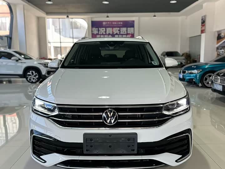 Фото 2 - Volkswagen Tiguan L Pro