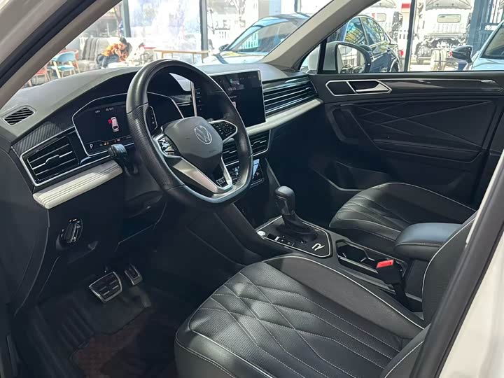 Фото 4 - Volkswagen Tiguan L Pro