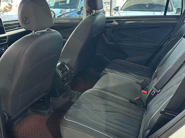 Фото 6 - Volkswagen Tiguan L Pro