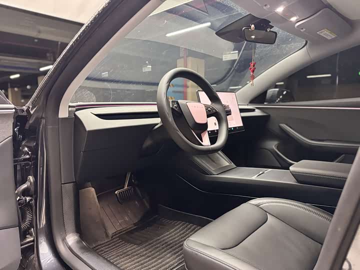 Фото 9 - Tesla Model 3