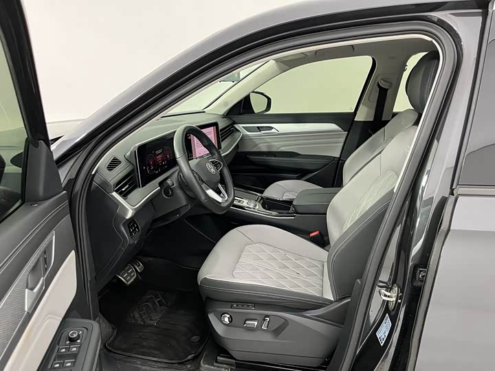 Фото 2 - Volkswagen Tavendor