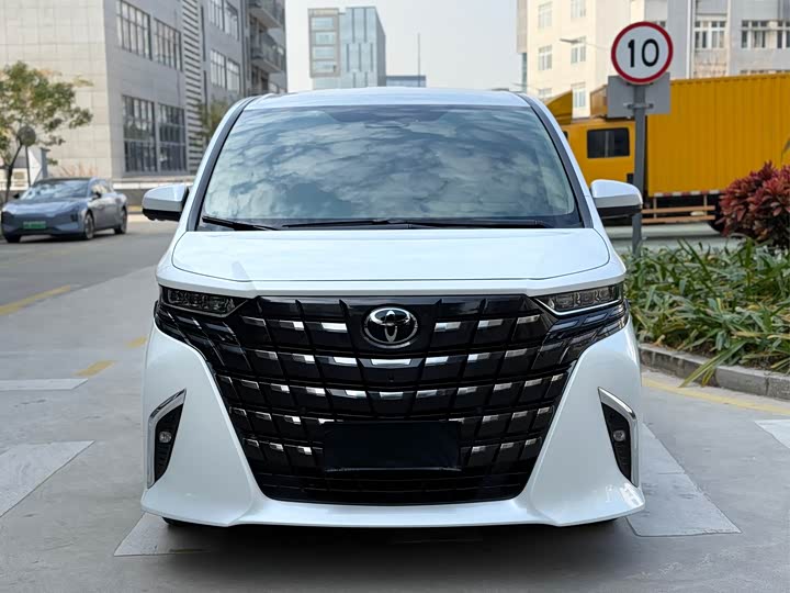 Фото 2 - Toyota Alphard
